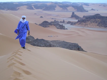 Tuareg in den Dünen der Sahara