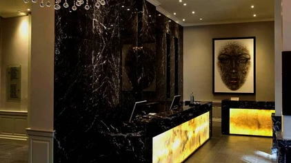Rezeption im Hotel Radisson Blu London Euston Square