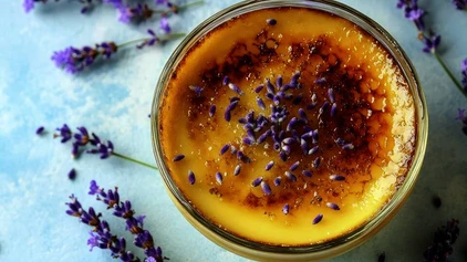 Typisch französische Küche: köstliche Crème Brulée