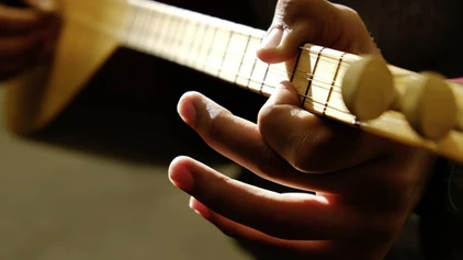 Saz spielen