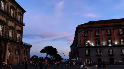 Auf der Piazza Plebiscito in Neapel