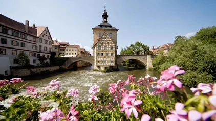 Altes Rathaus Bamberg über der Regnitz