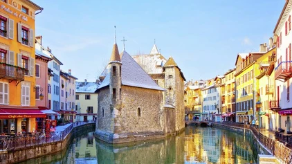 Ein kleines Juwel in den Bergen: Annecy im Winter