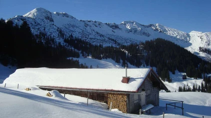 Winterliche Berghütte
