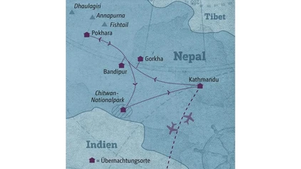 Mönch in Nepal liest eine Schriftrolle