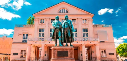 Deutsches Nationaltheater mit Goethe und Schiller in Weimar, Thüringen - mojolo - ©mojolo