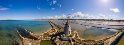 Windmühle und Salinen bei Marsala - Fokke Baarssen - © Fokke Baarssen / adobe.com