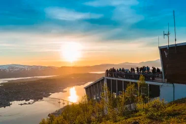 Blick vom Storsteinen auf die Stadt Tromsø