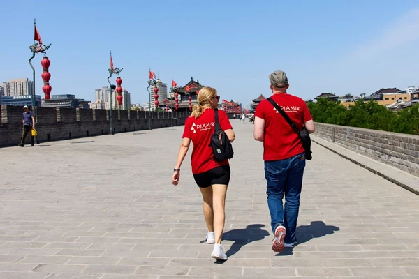 Auf der historischen Stadtmauer von Xi’an in China