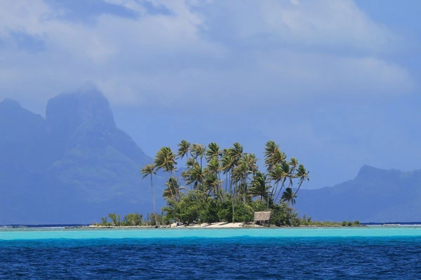 Insel im Meer von Tahiti – Entspannen auf einer idyllischen Insel in Französisch-Polynesien