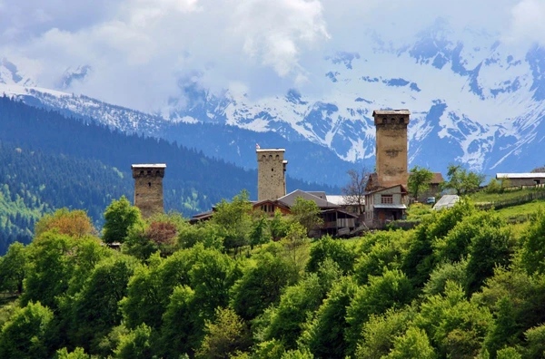 Wehrtürme in Mestia – Entdecken Sie die Kultur und Natur Georgiens