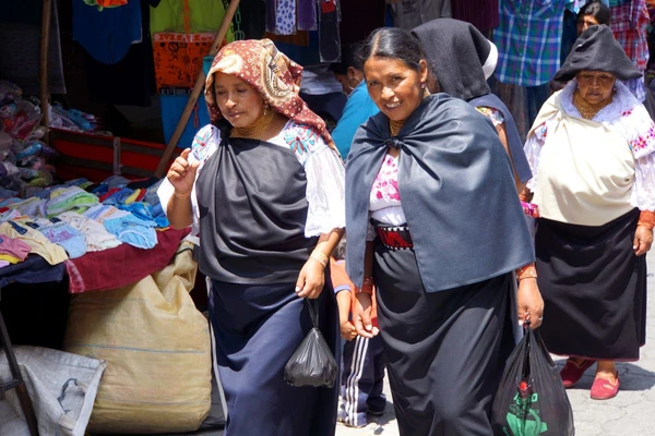 Markttag in Otavalo: Tradition und buntes Treiben auf dem Markt in Ecuador