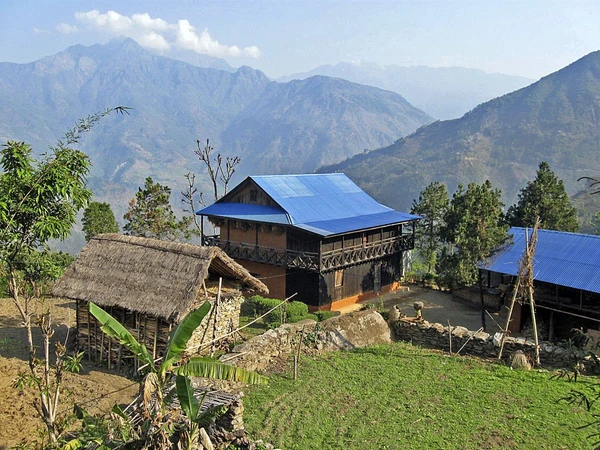 Authentisches Dorf auf dem Weg zum Kanchenjunga-Basislager in Nepal