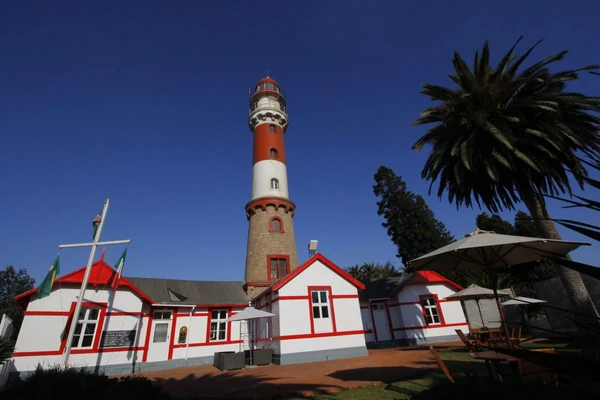 Erleben Sie Swakopmund: Der beeindruckende Leuchtturm in Namibia