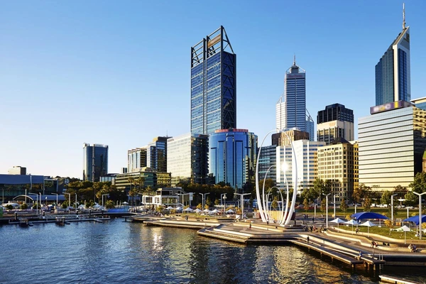 Elizabeth Quay in Perth, Australien: Moderne Stadtansicht am Wasser