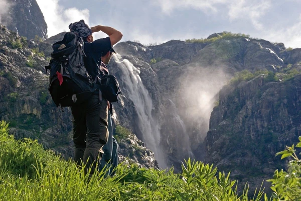 Ushba Wasserfall