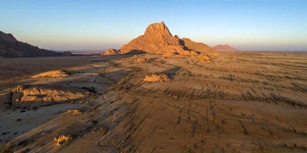 Abenteuerliche Natur an der Spitzkoppe in Namibia