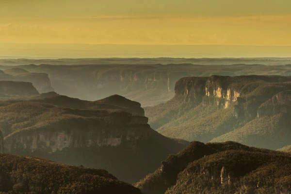 Entdecken Sie die beeindruckenden Berge im Blue-Mountain-Nationalpark in Australien
