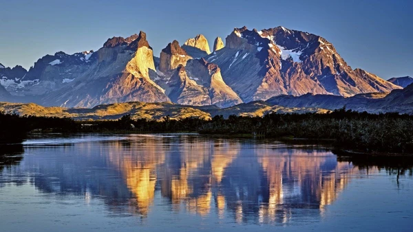 Entdecken Sie das Massiv im Nationalpark Torres del Paine, Chile