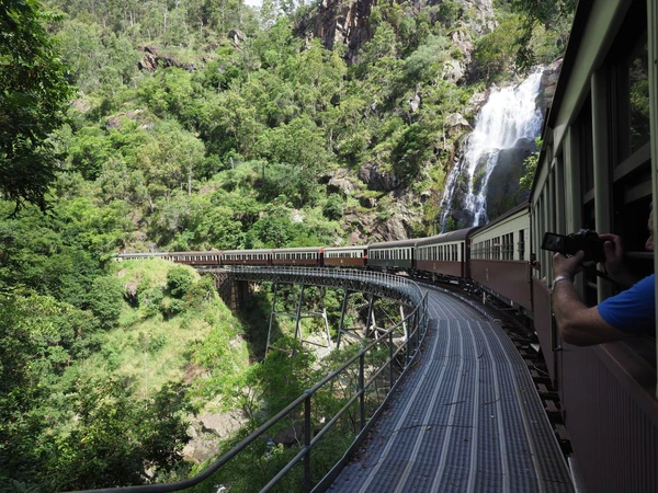 Die Kuranda Scenic Railway: Erleben Sie die Natur Australiens in Queensland