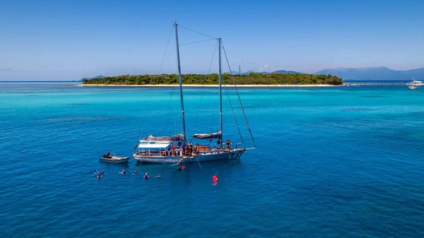 Mit dem Segelschiff durch das Great Barrier Reef in Australien