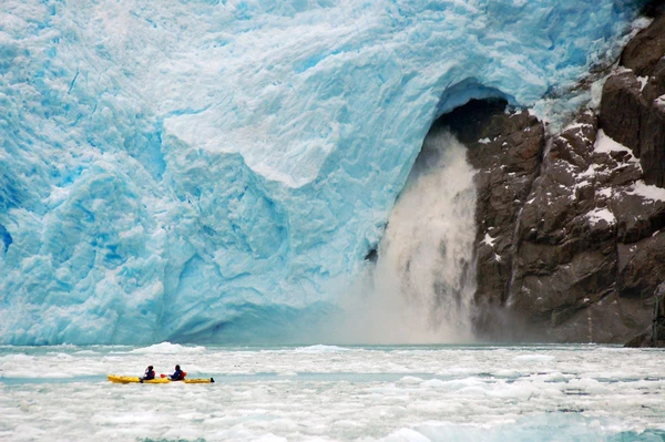 Walbeobachtungstour mit „Whalesound“: Kajakfahren in Chile vor Gletschern