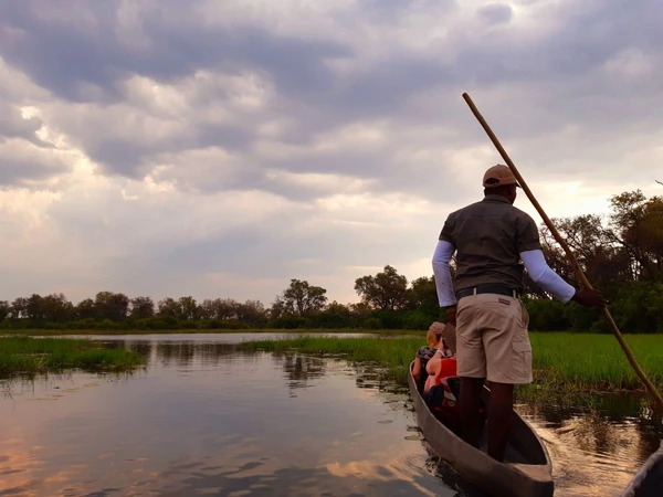 Mokoro-Fahrt durch das Okavango-Delta in Botswana