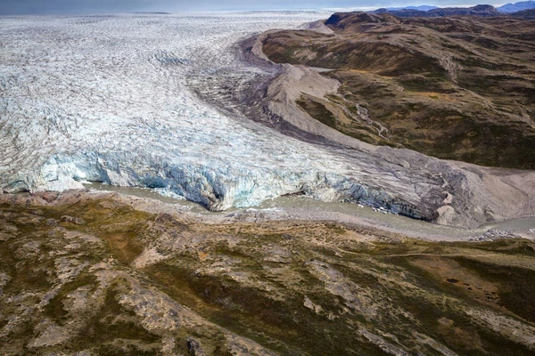 Am Inlandeis: Ein faszinierender Blick auf den Gletscher in Grönland