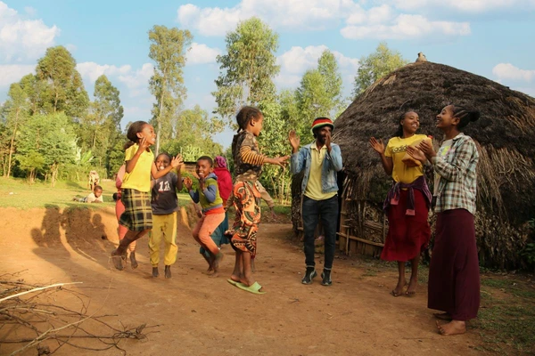 Familie feiert lebhaft im Sidama-Land in Äthiopien
