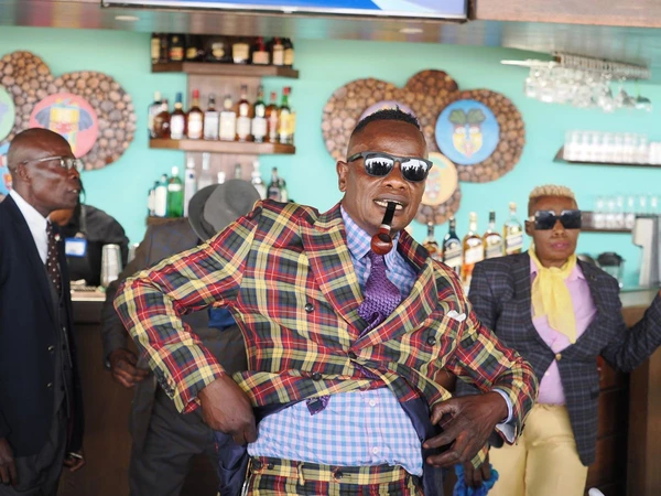 Treffen mit den Dandies von La Sape im Kongo: Stil und Eleganz erleben