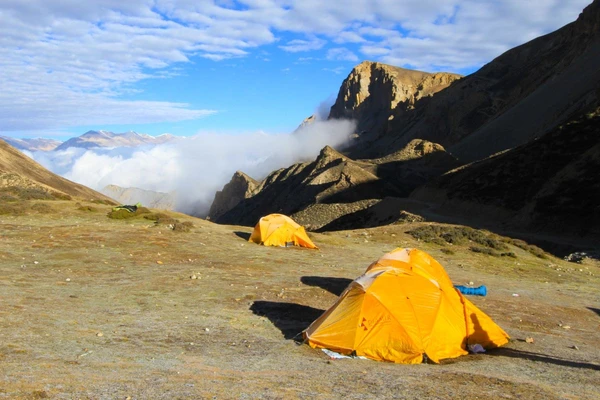 Abenteuerliches Zeltcamp in Mustang, Nepal – Natur und Trekking im Himalaya