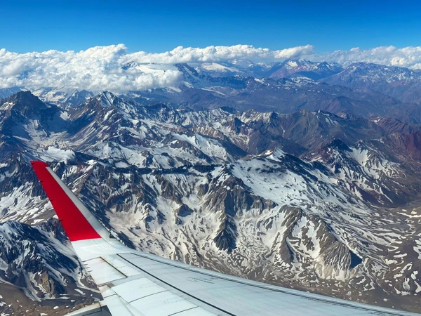 Anflug Flugzeug über Patagonien, Chile mit atemberaubendem Bergblick