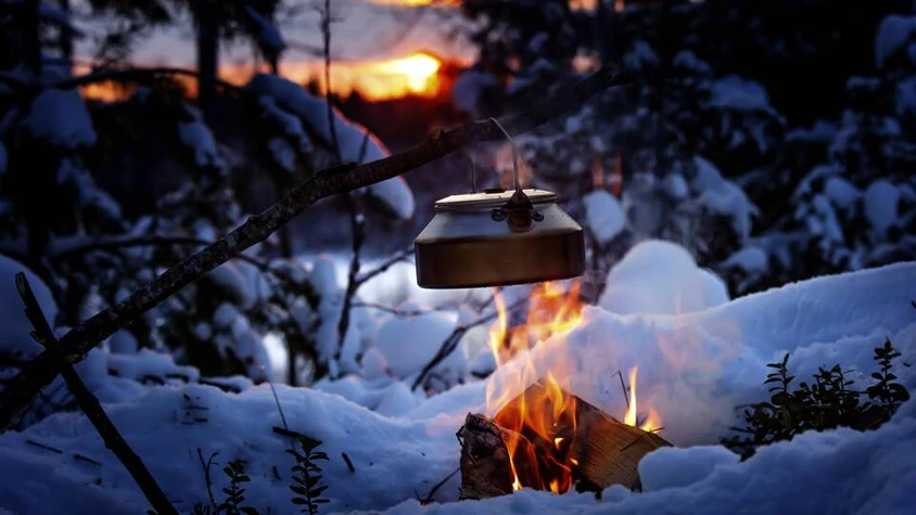 Lagerfeuer und frisch gebrühter Kaffee - typisch Finnland!