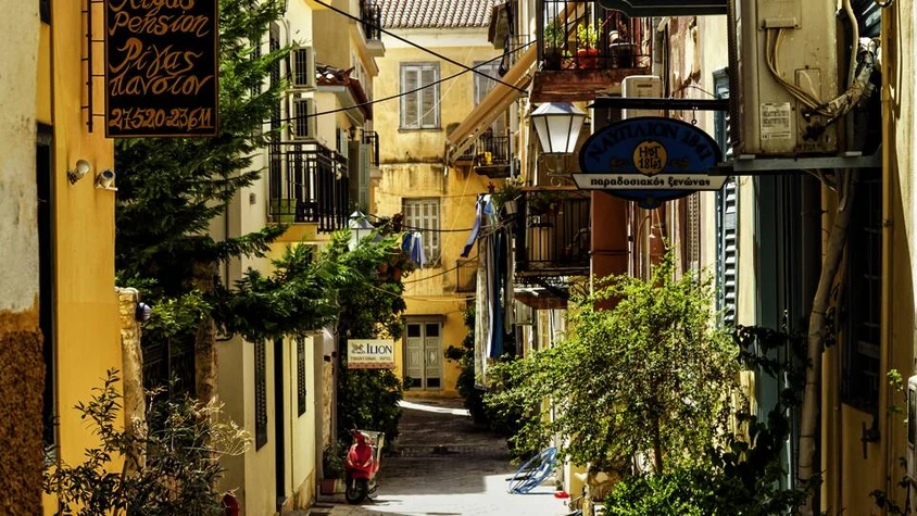 Citylife in Griechenland - Altstadtgasse in Nauplia