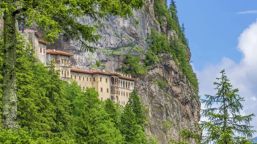 Das orthodoxe Sumela-Kloster – in einer steilen Felswand gelegen.