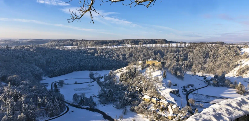 Blick ins winterliche Lautertal - - ©