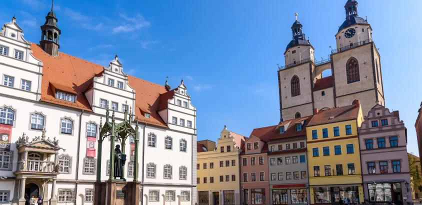 Marktplatz mit Lutherdenkmal in Wittenberg - Mattoff - © Mattoff / Adobe.com