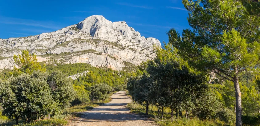 Montagne Sainte-Victoire - JeanLuc Ichard - © JeanLuc Ichard /Adobe.com