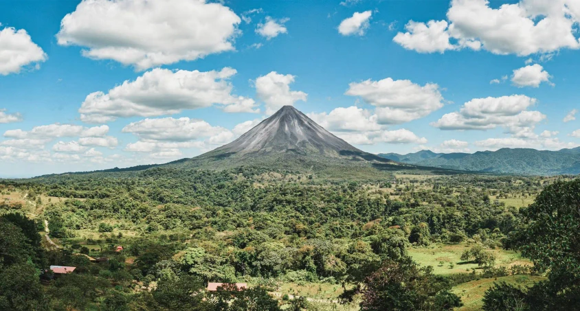 Blick auf den Arenal - SimonMichael - © SimonMichael / Adobe.com